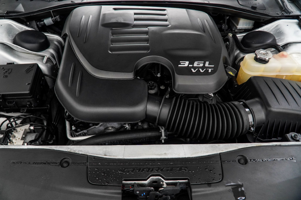 Used 2022 Dodge Charger SXT w/ Plus Group RWD image 17