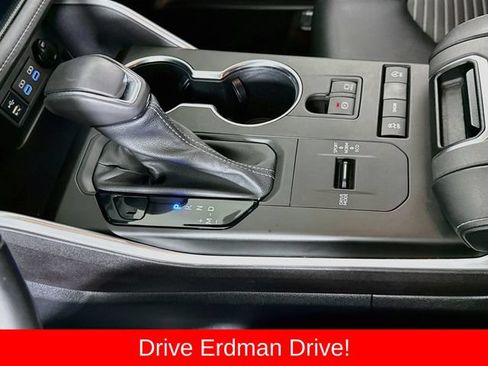 Used 2022 Toyota Highlander XSE FWD image 19