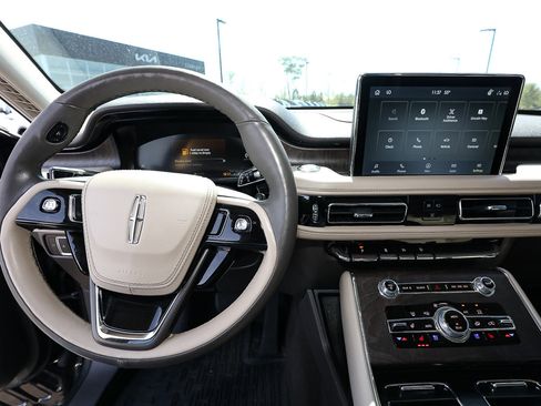 Used 2023 Lincoln Aviator Reserve w/ Equipment Group 201A AWD/4WD image 14