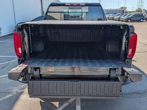 Used 2024 GMC Sierra 1500 AT4 w/ Technology Package AWD/4WD image 8