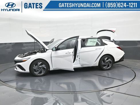 Used 2025 Hyundai Elantra Sport image 49