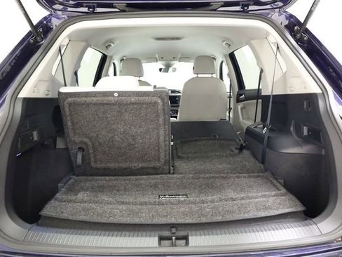 Used 2023 Volkswagen Tiguan SE FWD image 32