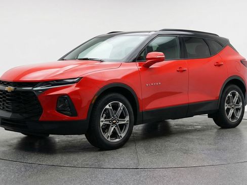 Used 2025 Chevrolet Blazer LT FWD image 3