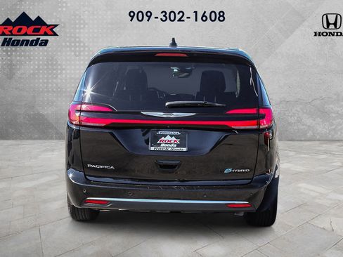 Used 2024 Chrysler Pacifica Limited FWD image 6