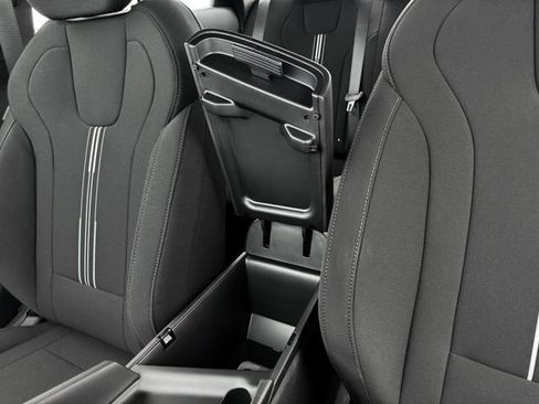 New 2025 Hyundai Elantra Sport image 18