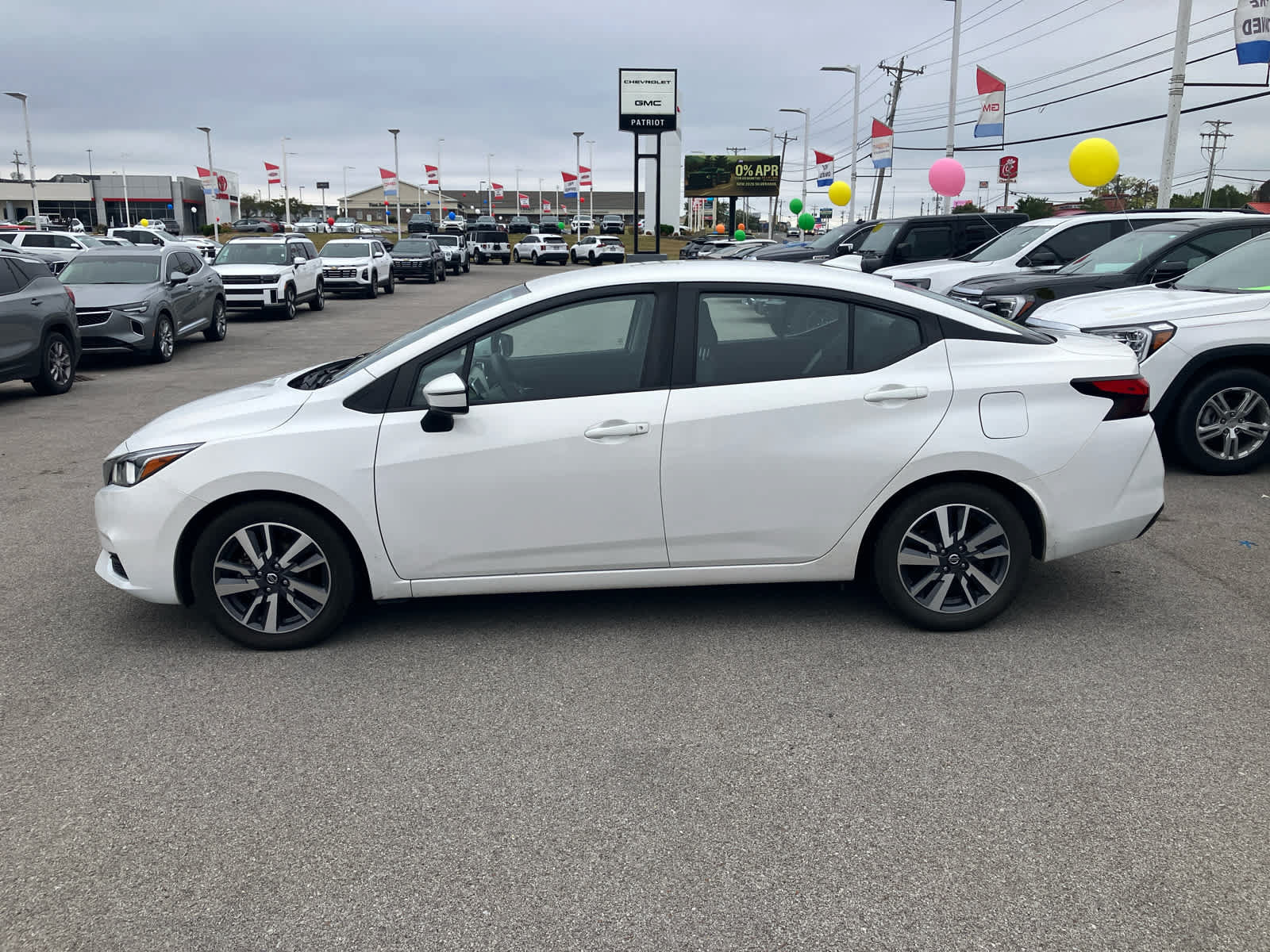 Used 2020 Nissan Versa SV FWD image 4