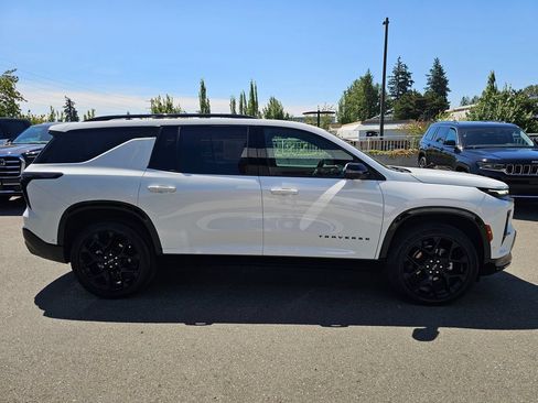 Used 2024 Chevrolet Traverse RS w/ LPO, Floor Liner Package AWD/4WD image 6