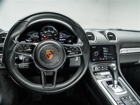 Used 2018 Porsche 718 Cayman Base image 17