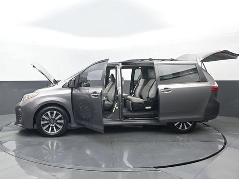 Used 2019 Toyota Sienna Limited FWD image 33