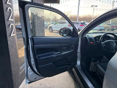 Used 2024 Mitsubishi Outlander Sport SE image 7