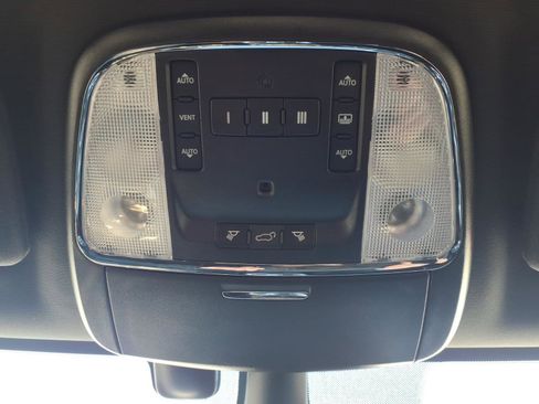 Used 2017 Jeep Grand Cherokee Trailhawk w/ Trailhawk Luxury Group image 18