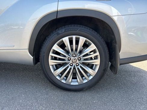 Used 2024 Toyota Highlander Platinum AWD/4WD image 10