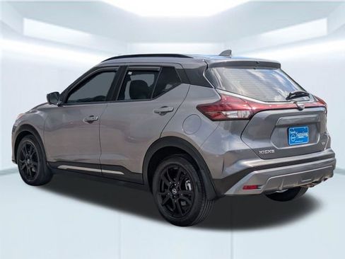Used 2023 Nissan Kicks SR w/ SR Premium Package FWD image 4