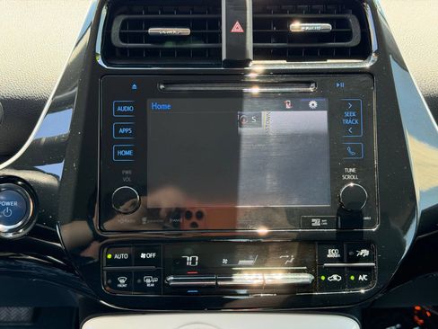 Used 2017 Toyota Prius Three Touring w/ Carpet Mat Package FWD image 22