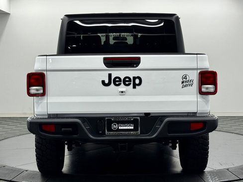 Used 2023 Jeep Gladiator Willys image 9
