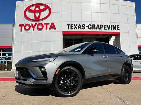 Used 2025 Buick Envista Sport Touring image 2