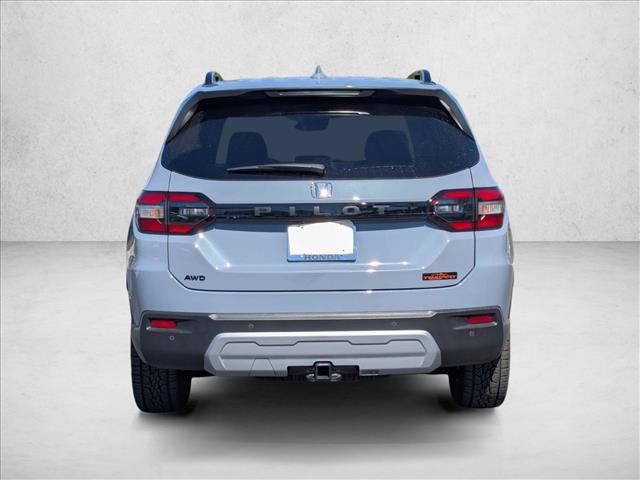Used 2025 Honda Pilot TrailSport image 6