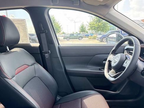 New 2026 Nissan Kicks SR FWD image 11