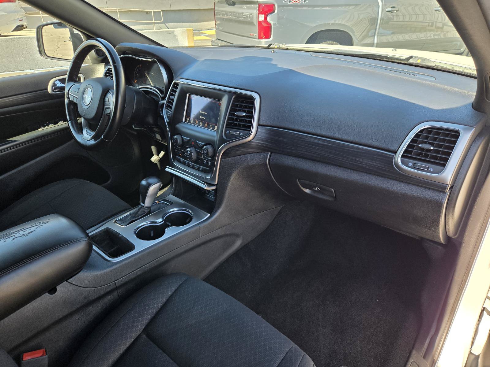 Used 2021 Jeep Grand Cherokee Laredo RWD image 32