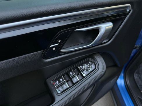 Used 2018 Porsche Macan AWD/4WD image 37