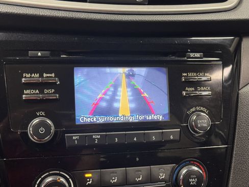 Used 2016 Nissan Rogue S FWD image 10