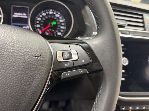 Used 2020 Volkswagen Tiguan SE image 12