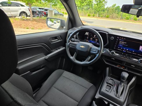 Used 2023 Chevrolet Colorado W/T RWD image 9