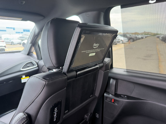 New 2026 Chrysler Pacifica Select AWD/4WD image 24
