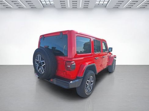 Used 2025 Jeep Wrangler Unlimited Sahara AWD/4WD image 4