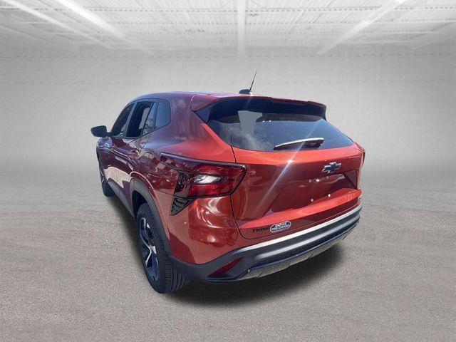 Used 2024 Chevrolet Trax RS w/ Sunroof Package FWD image 11