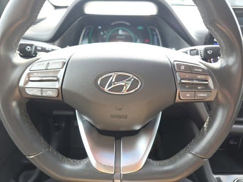Used 2020 Hyundai Ioniq SE image 15