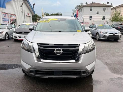 Used 2024 Nissan Pathfinder SV FWD image 3
