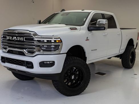 Used 2026 RAM 2500 Laramie AWD/4WD image 5