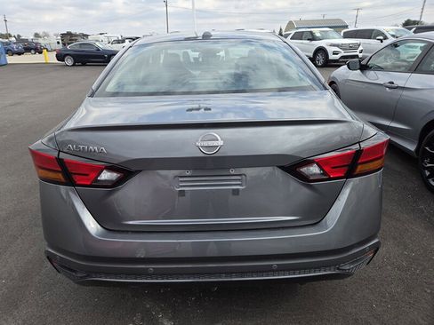 Used 2025 Nissan Altima 2.5 SV image 3