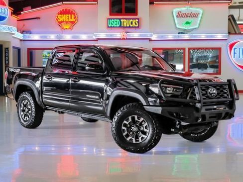 Used 2022 Toyota Tacoma TRD Off-Road image 1