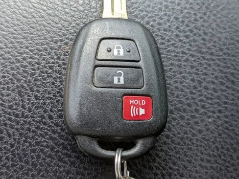 Used 2016 Toyota RAV4 LE FWD image 26