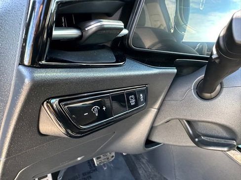 Used 2024 Kia Niro EX Touring image 22