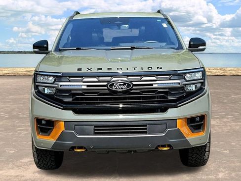 Used 2025 Ford Expedition Tremor AWD/4WD image 2
