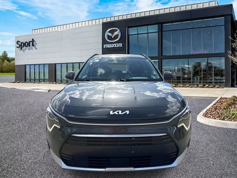 Used 2023 Kia Niro EX image 9