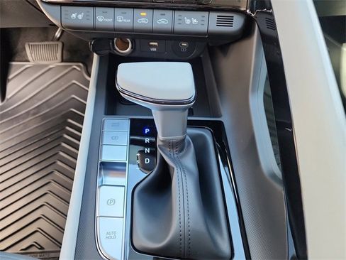 New 2025 Hyundai Elantra Limited image 24