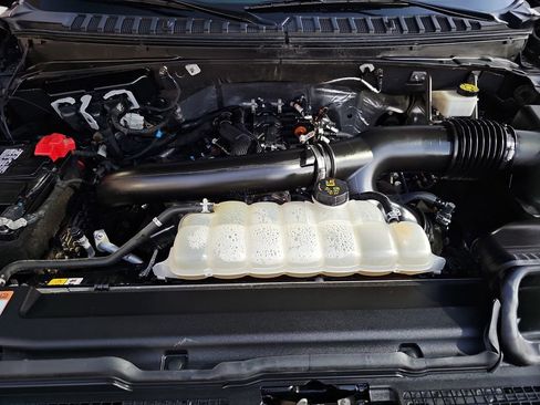 Used 2024 Ford Expedition XLT image 24