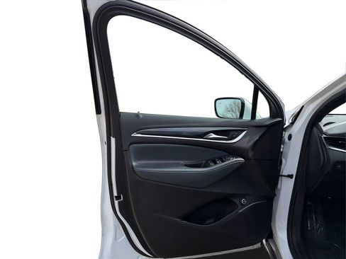 Used 2022 Buick Enclave Essence image 19