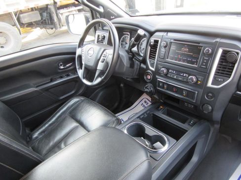 Used 2019 Nissan Titan SL w/ Midnight Edition AWD/4WD image 13