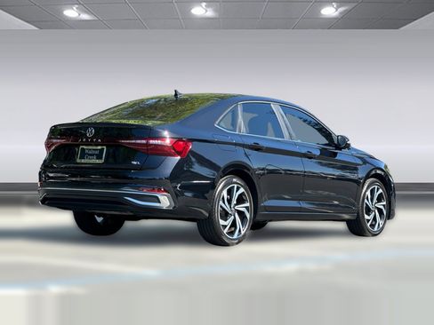 Used 2025 Volkswagen Jetta SEL FWD image 8