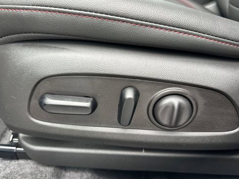 Used 2025 Chevrolet Trax RS w/ Driver Confidence Package image 13