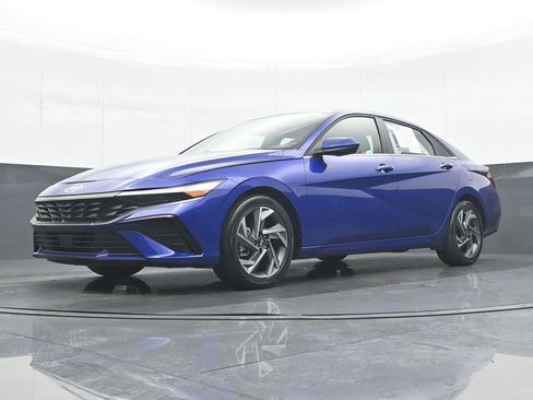 Used 2025 Hyundai Elantra SEL FWD image 26
