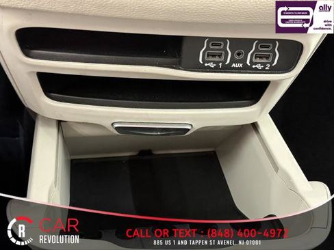 Used 2021 Chrysler Pacifica Touring-L image 44
