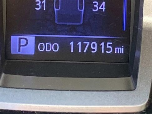 Used 2018 Toyota Tacoma SR5 image 17