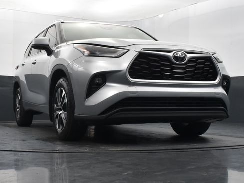 Used 2024 Toyota Highlander XLE image 42