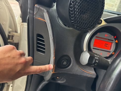 Used 2010 Nissan 370Z Base image 11